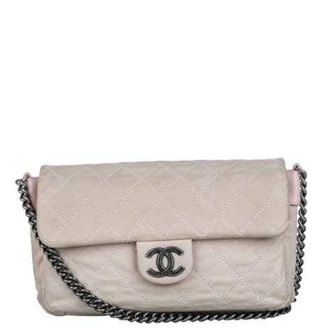 chanel reissue beige chevron